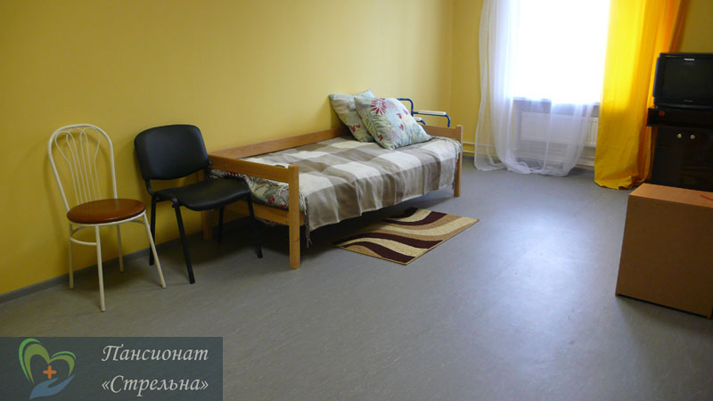 Двухместная комната в пансионате для пожилых людей